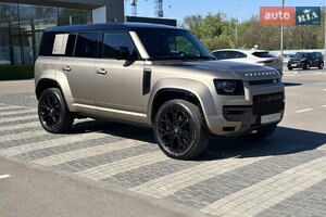Land Rover Defender 